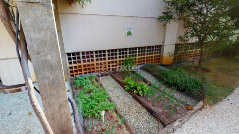 Image 35 - 857880